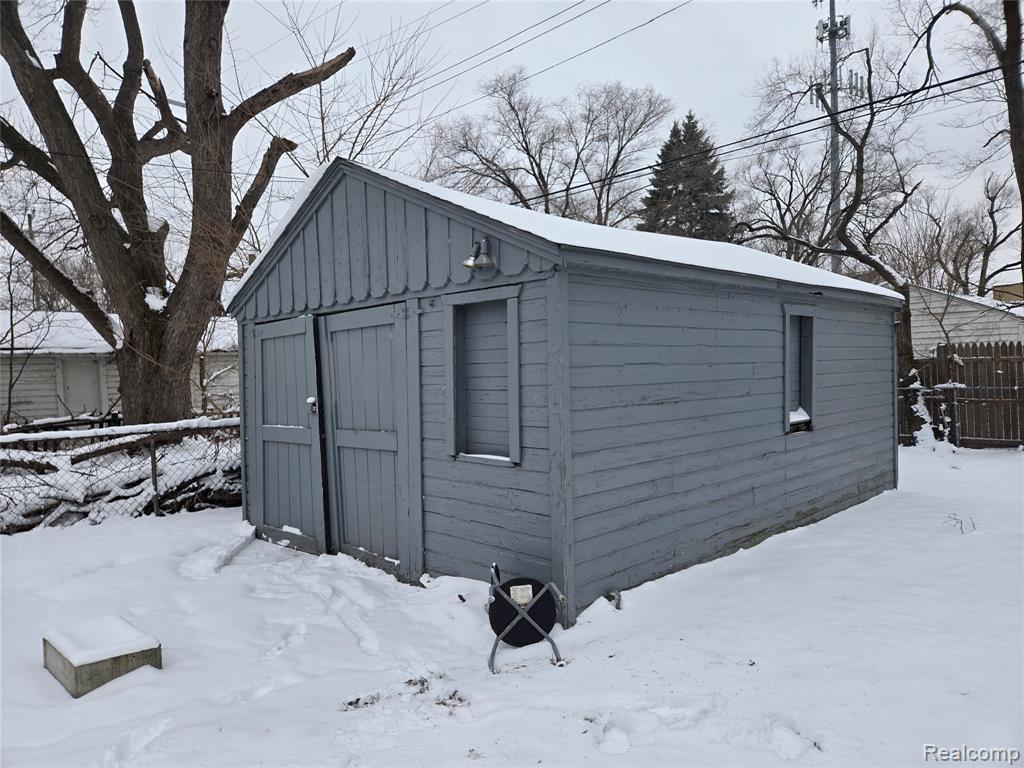 main property photo 41