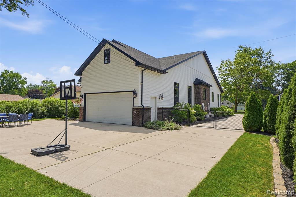 main property photo 35