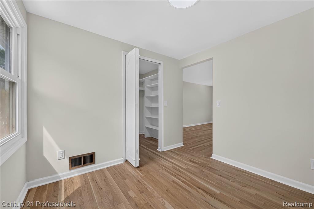 property viewer photo 30