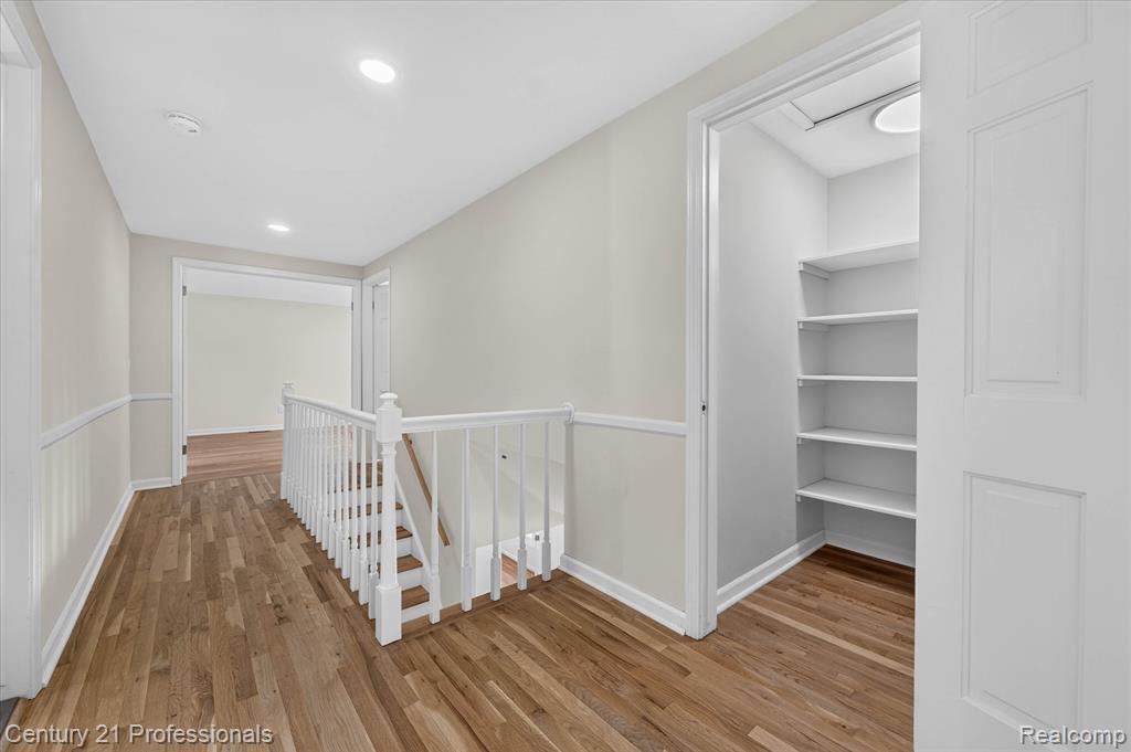 property viewer photo 35