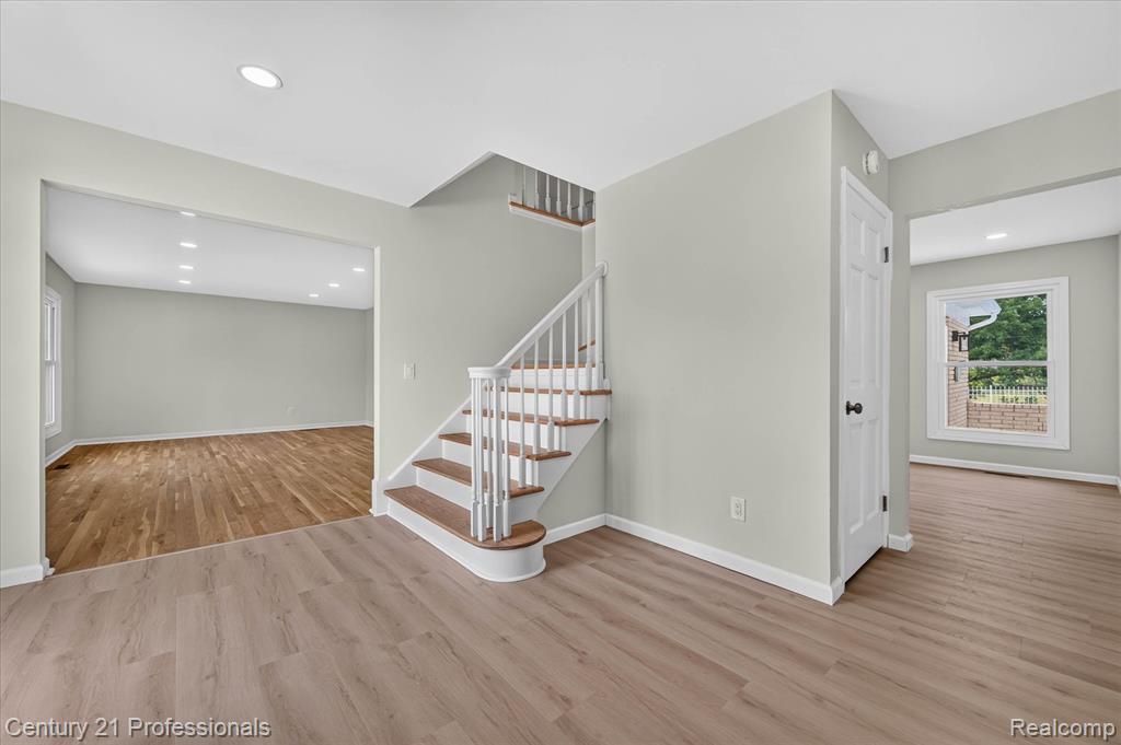 property viewer photo 42
