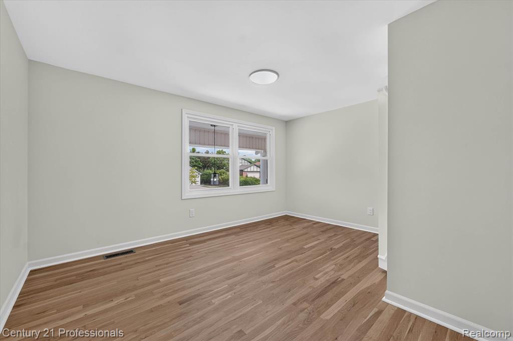 property viewer photo 44
