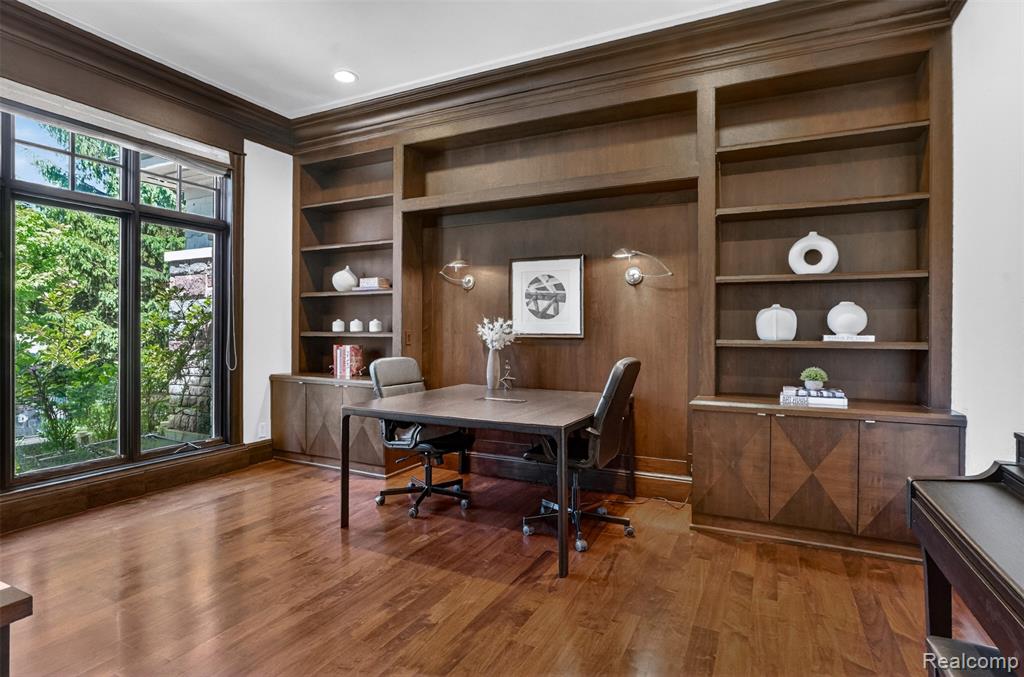 main property photo 23