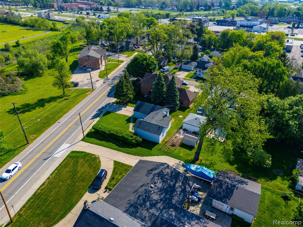 main property photo 29