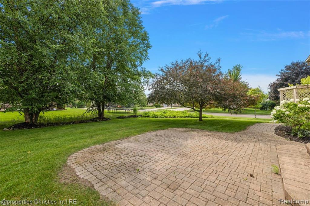 main property photo 10