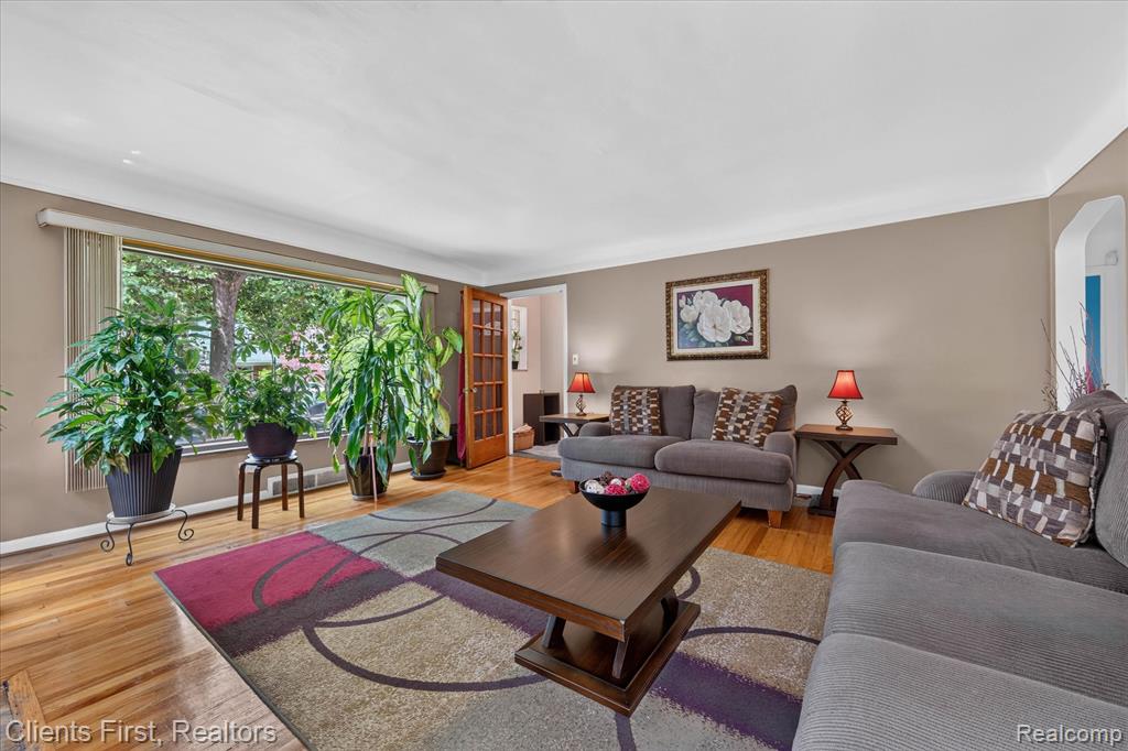 main property photo 5