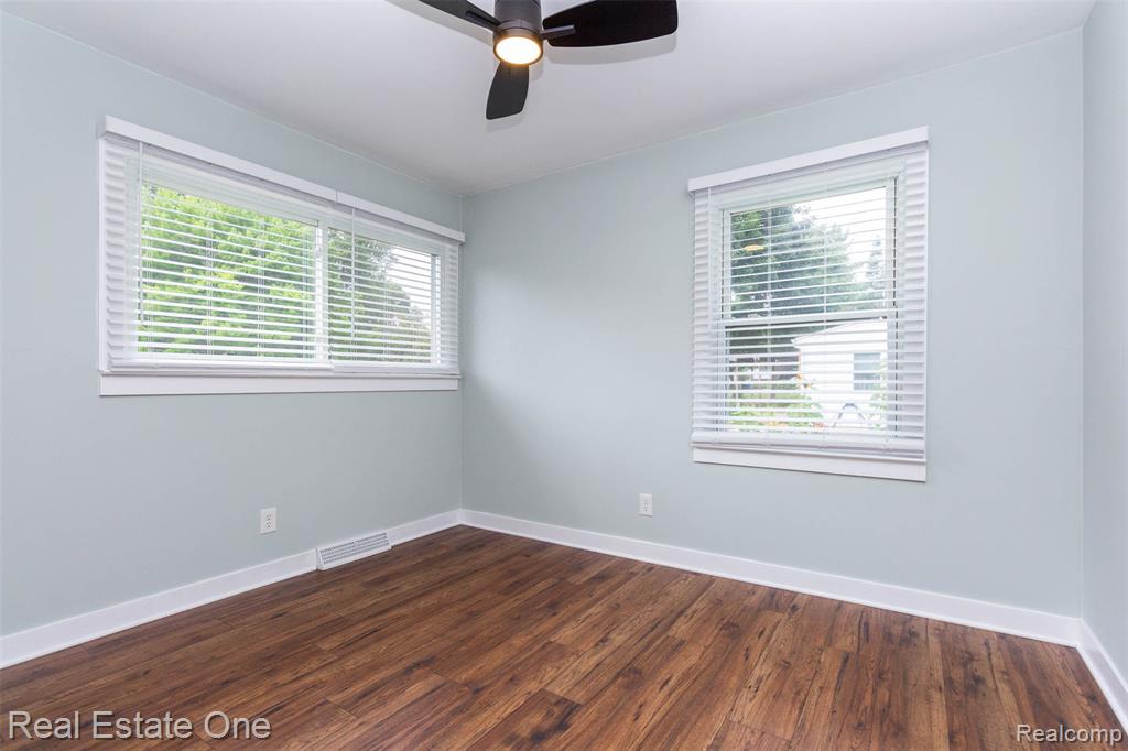 property viewer photo 23