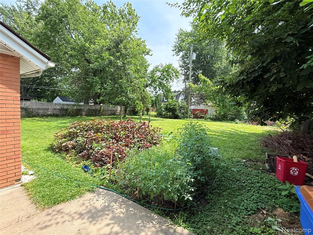 main property photo 12