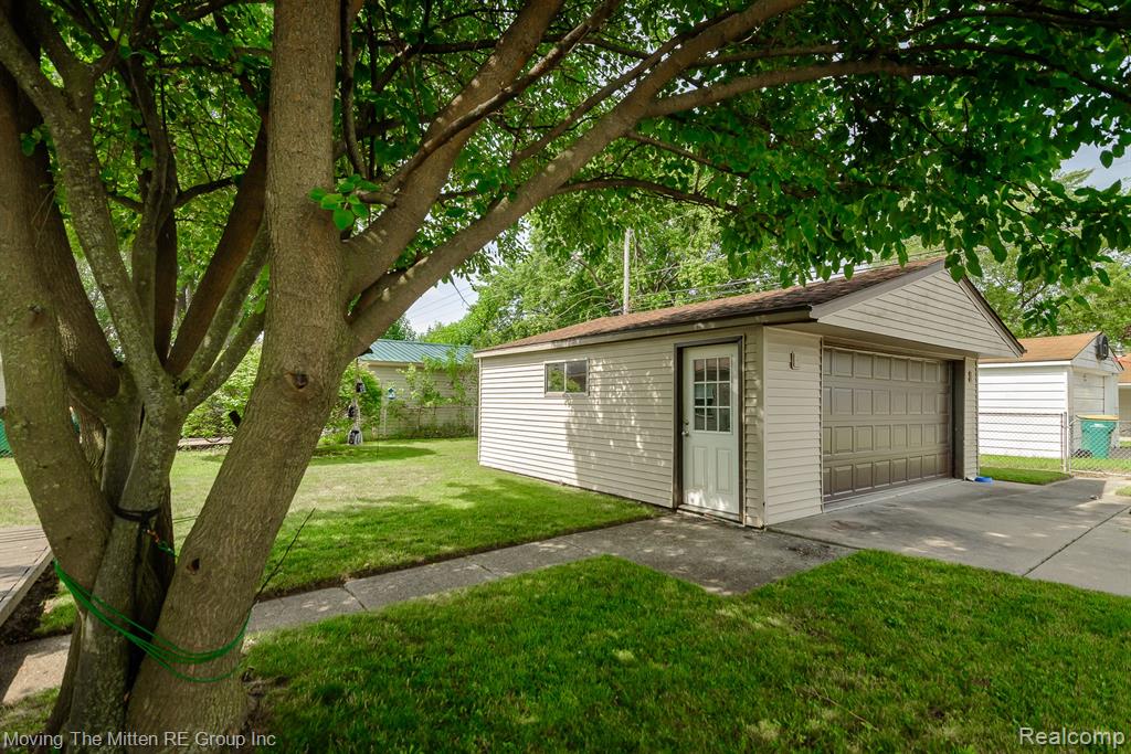 main property photo 24