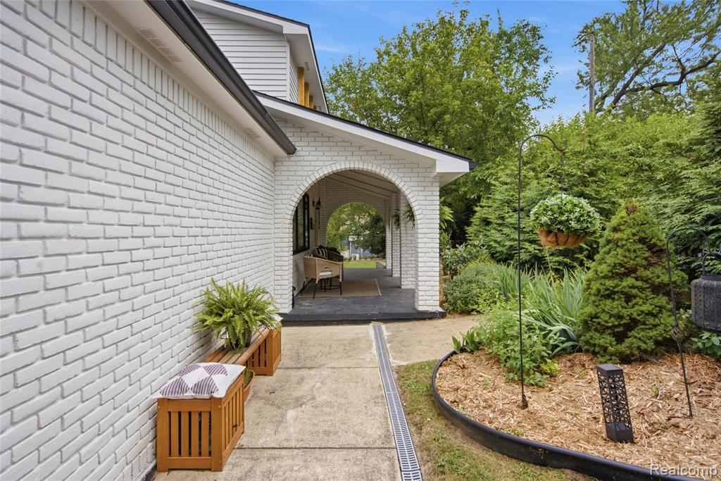 main property photo 28