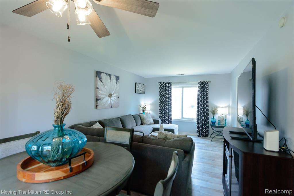 property viewer photo 7