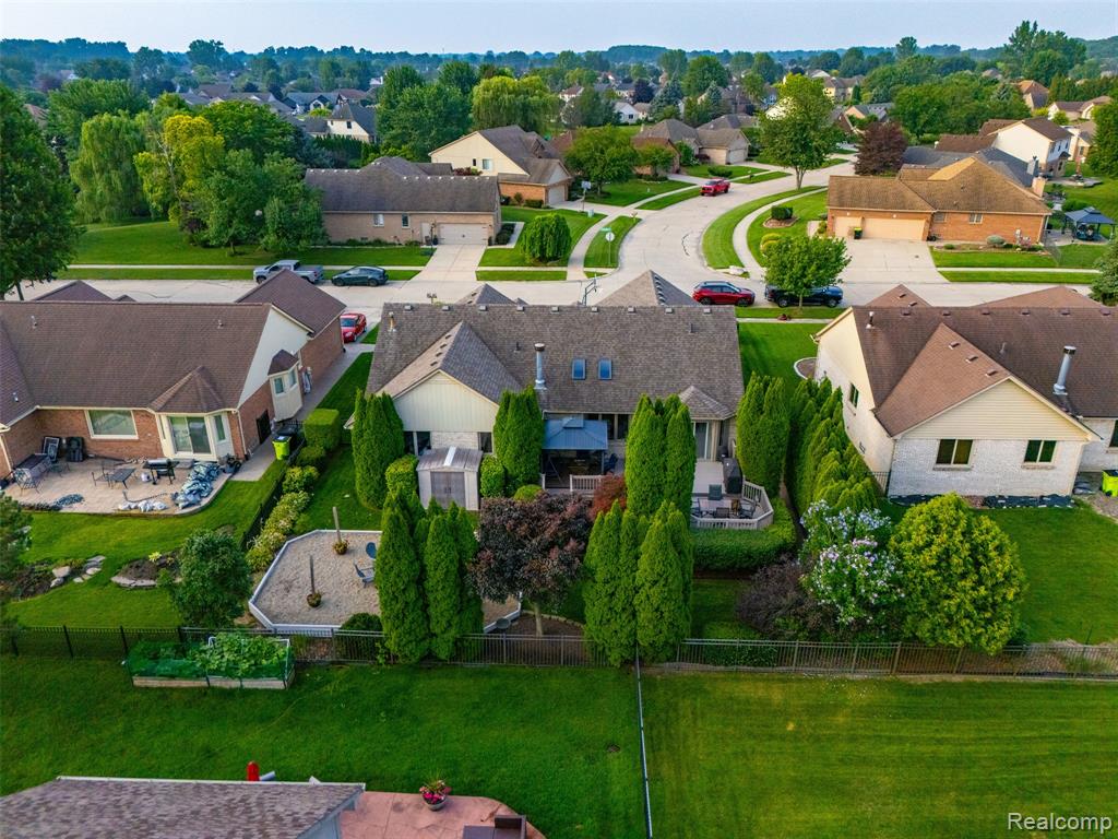main property photo 50