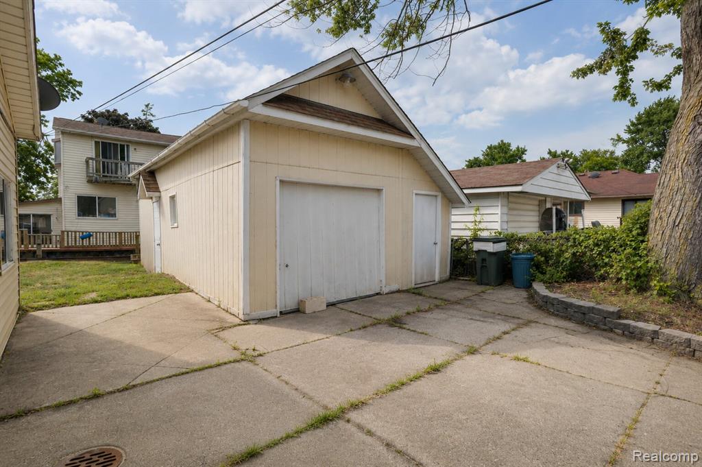 main property photo 26