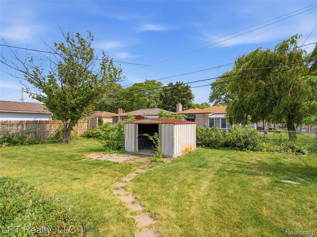 main property photo 25