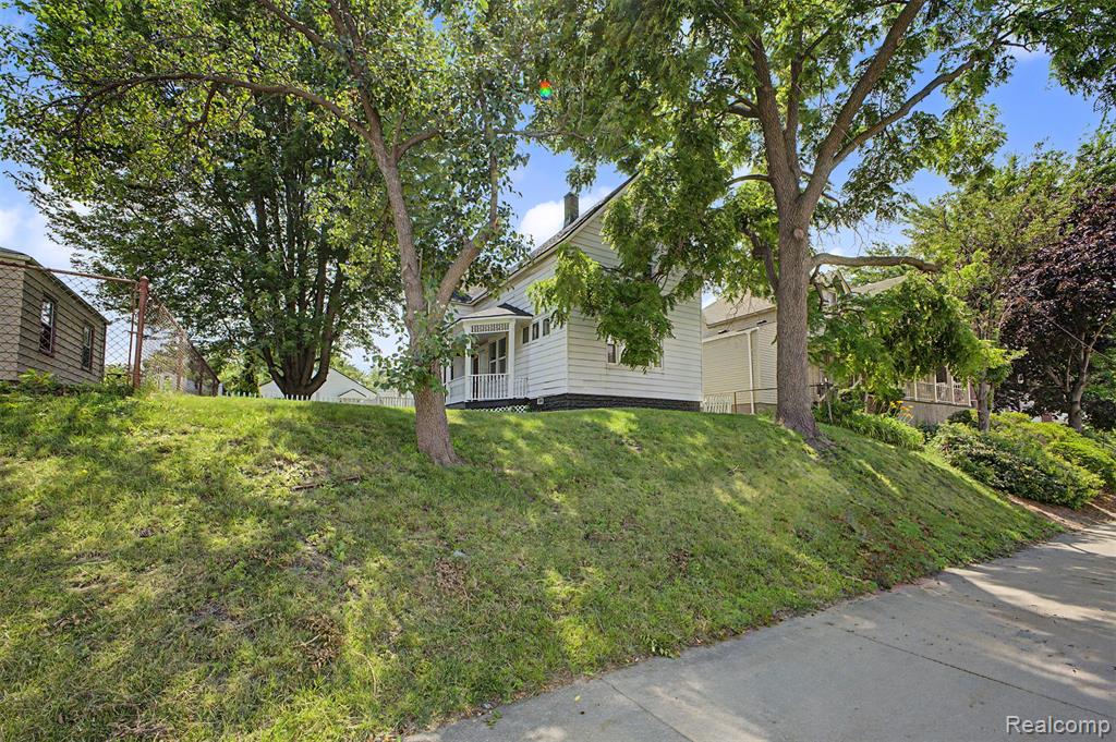 main property photo 35