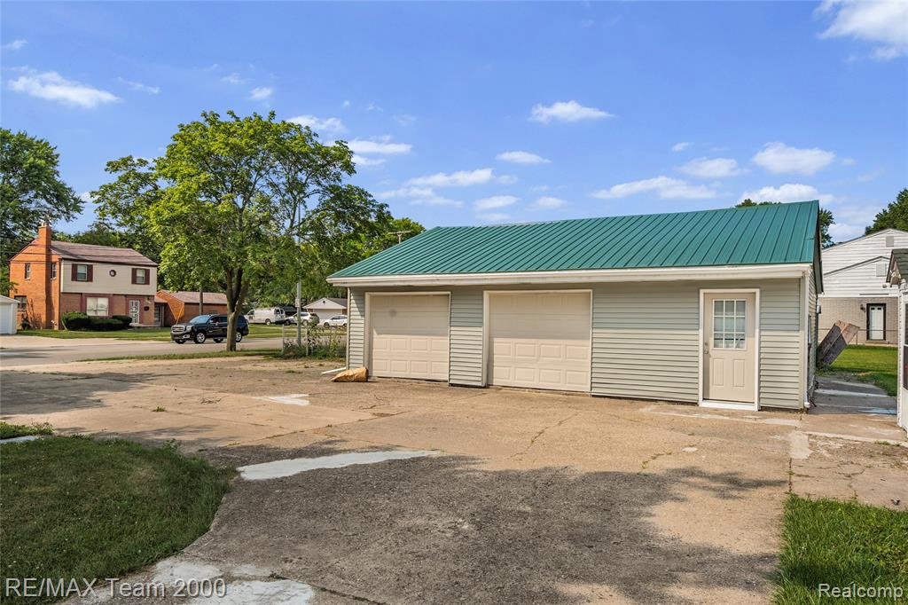 main property photo 51