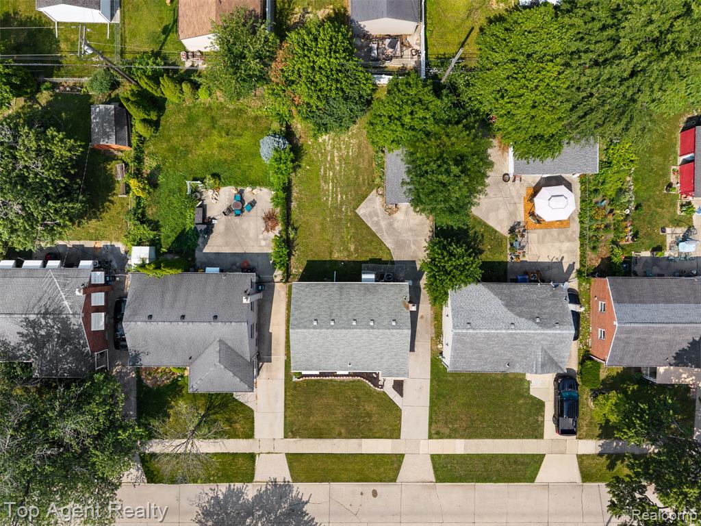 main property photo 37