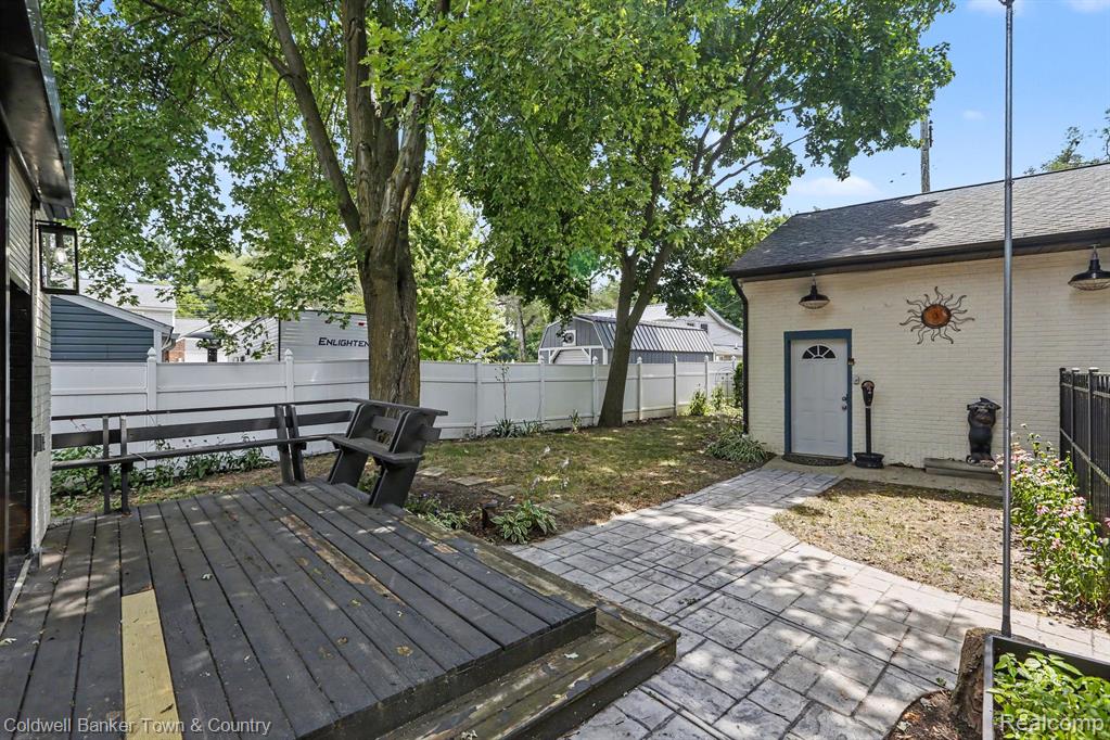 main property photo 28