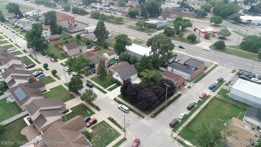 main property photo 40