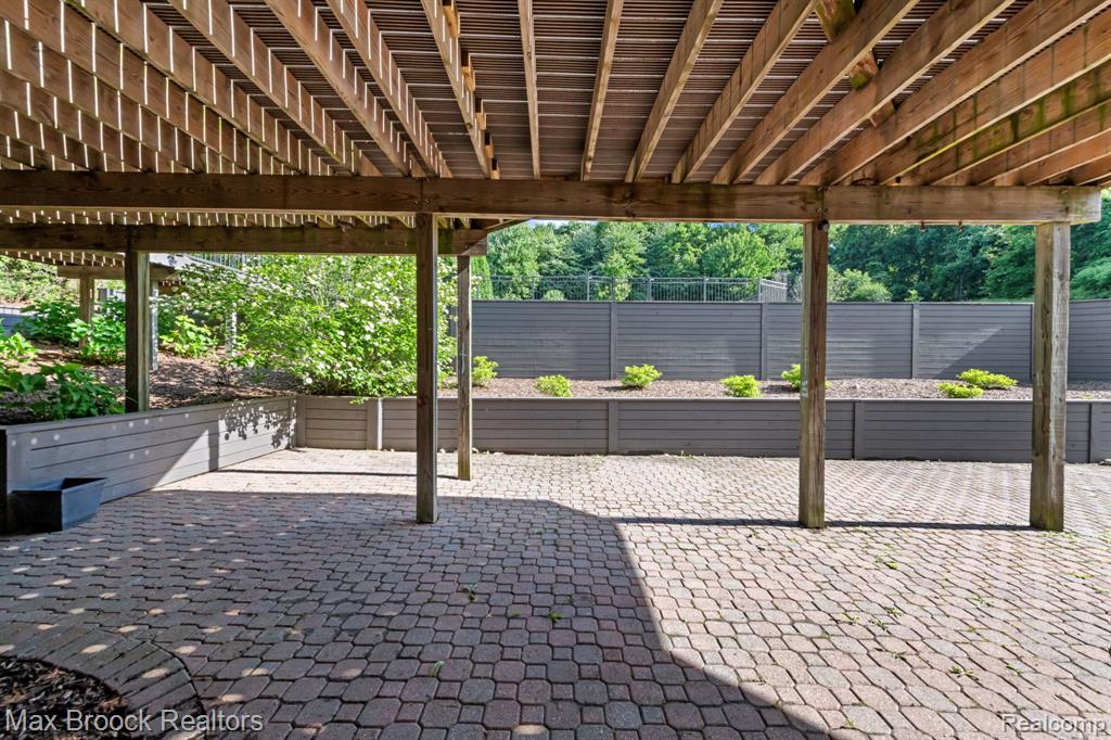 main property photo 46