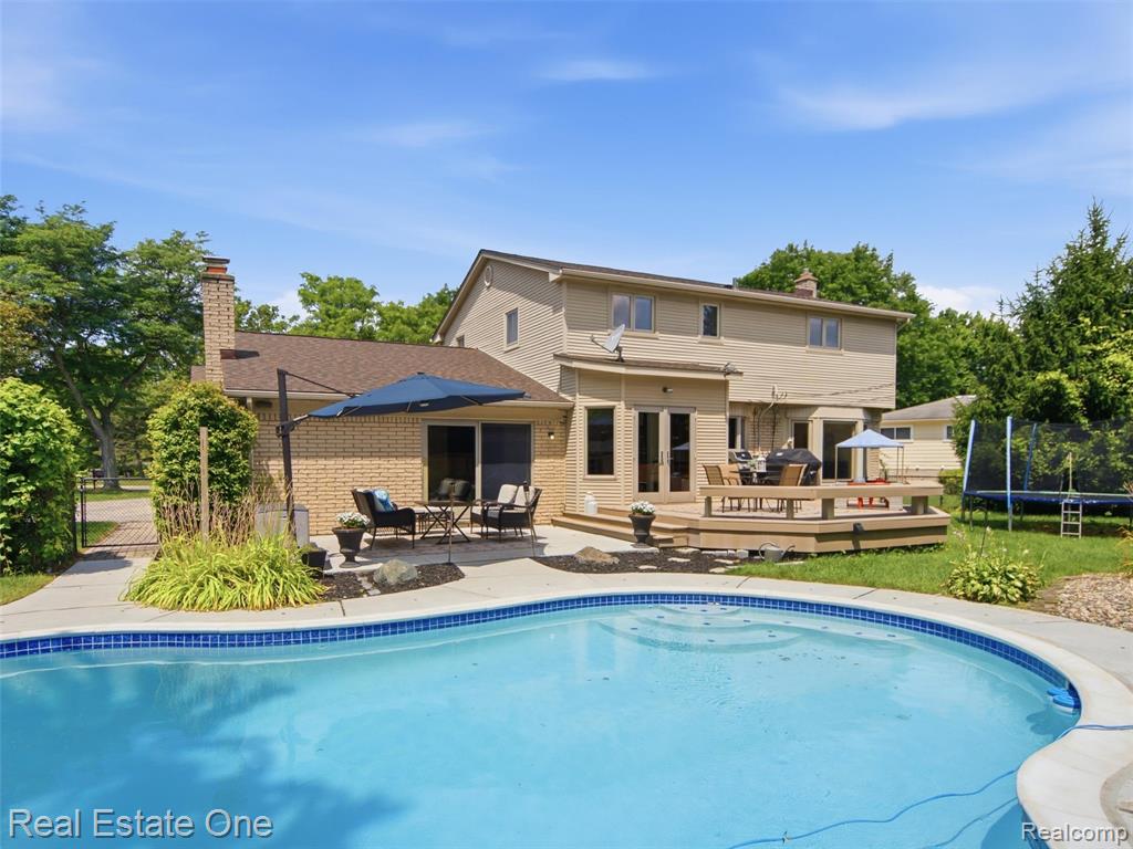 main property photo 33
