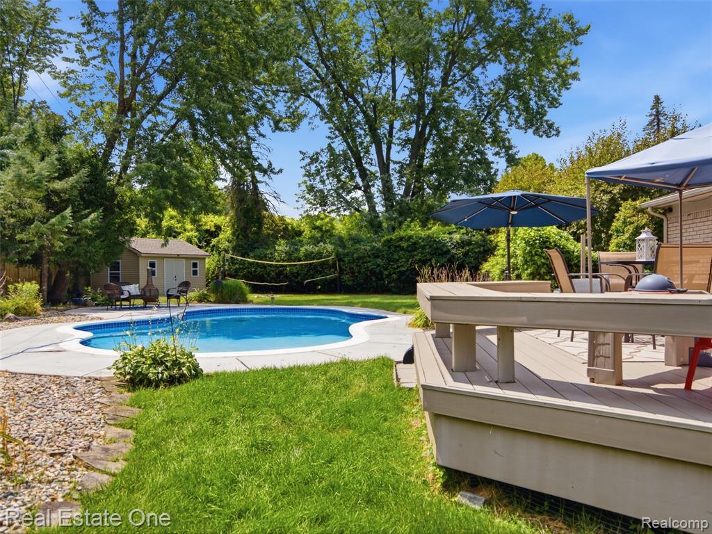 main property photo 37