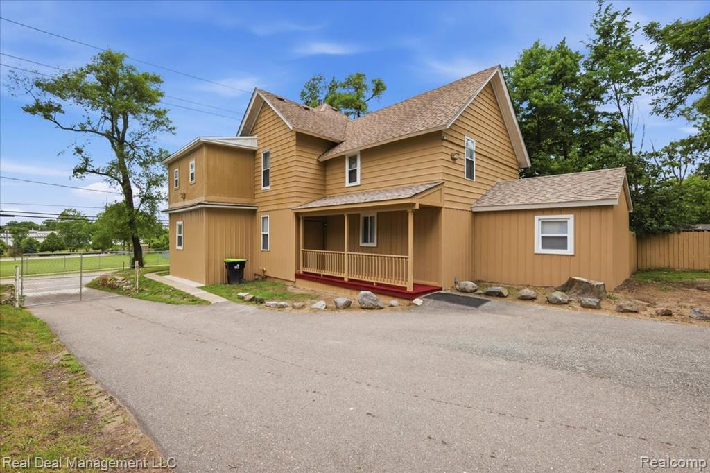 main property photo 5