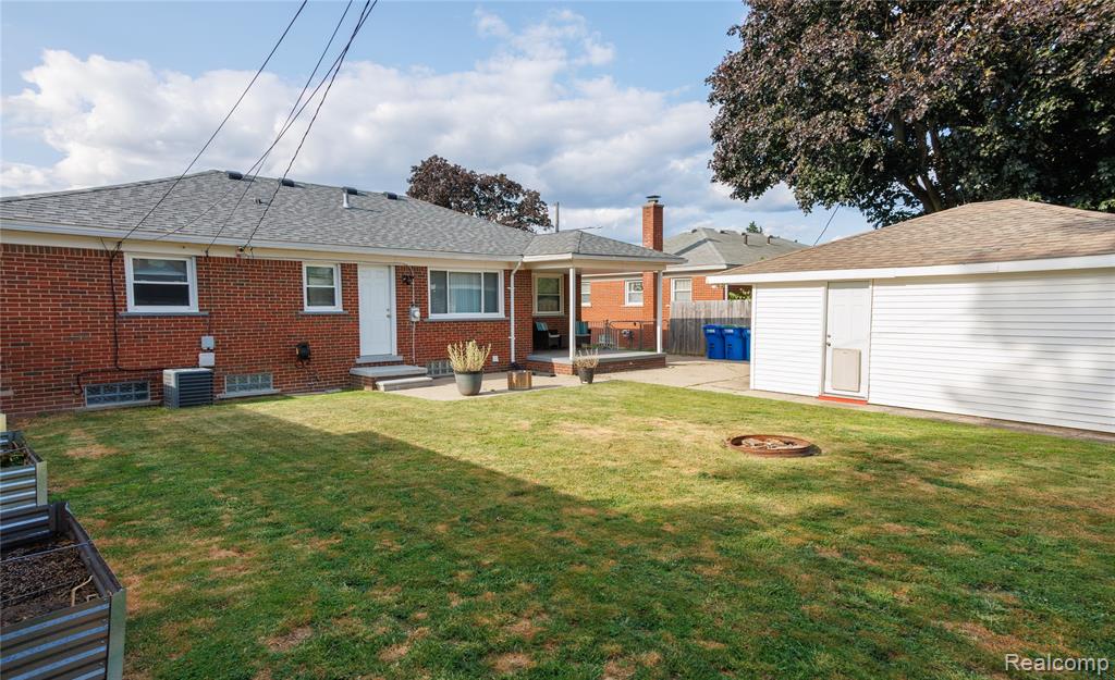 main property photo 27
