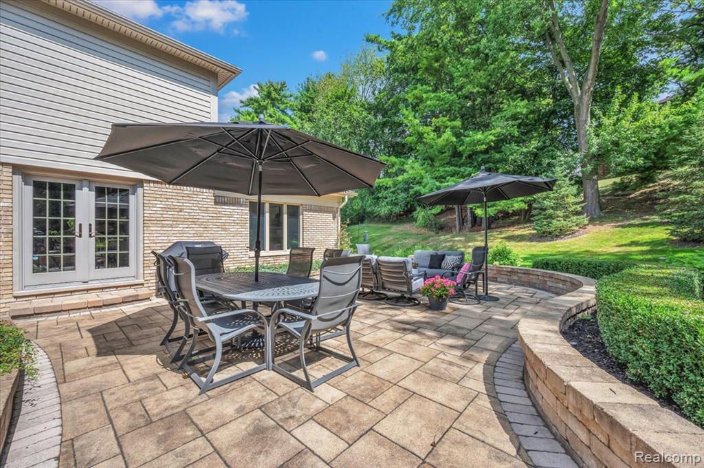 main property photo 40