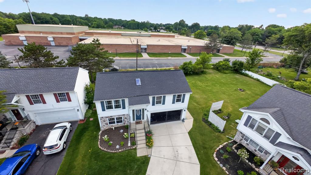 main property photo 34