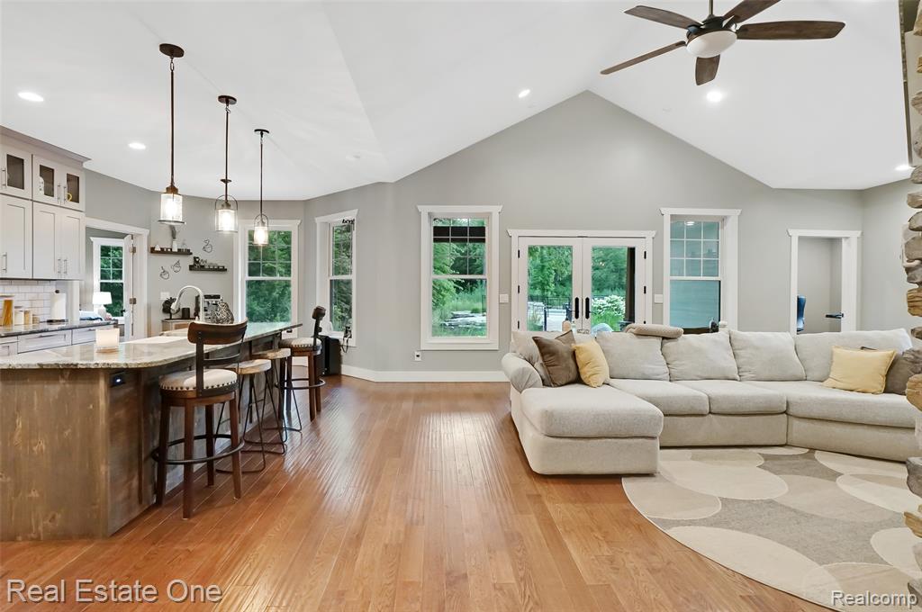 property viewer photo 11