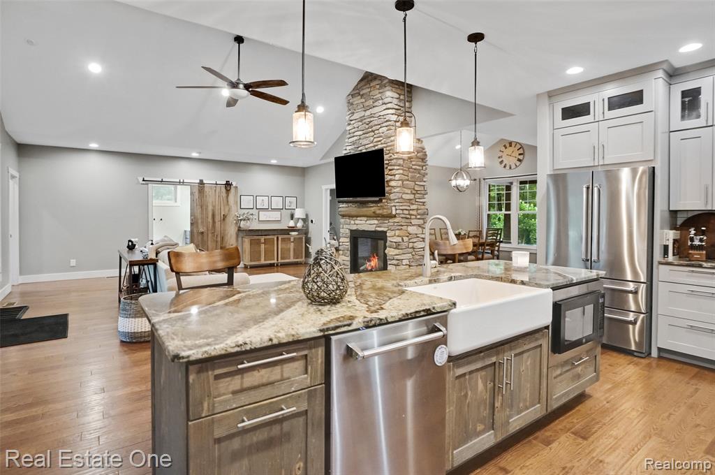 property viewer photo 23