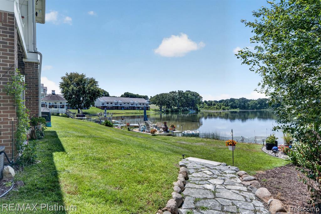 main property photo 40
