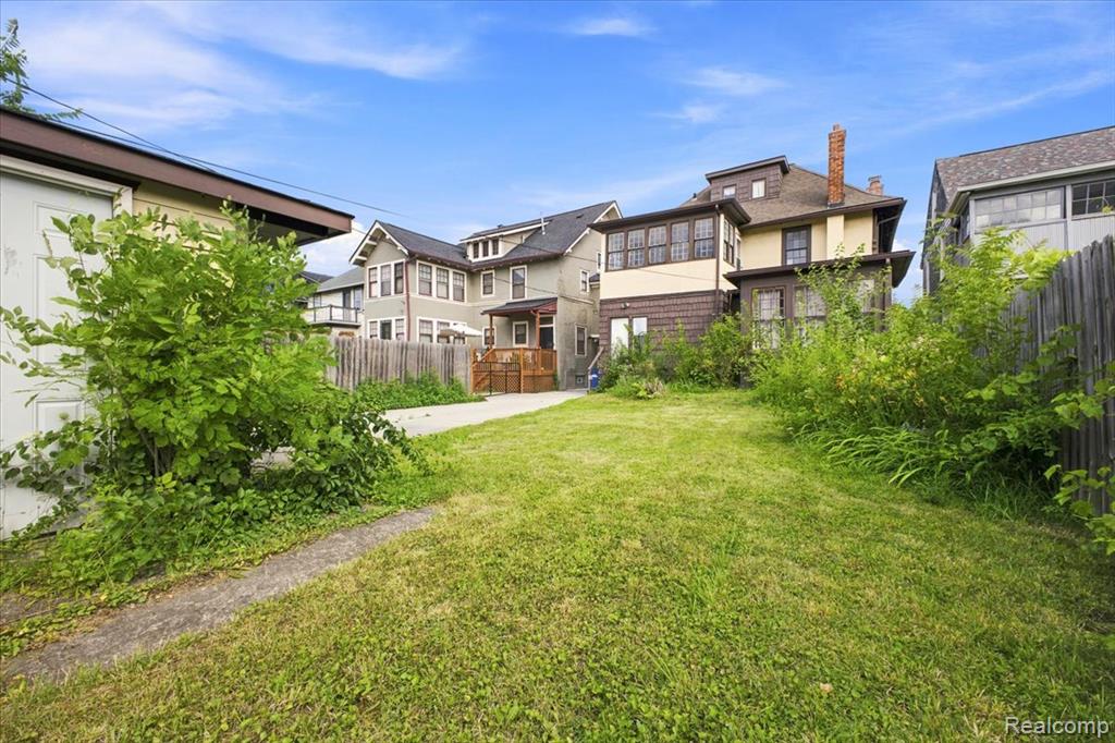 main property photo 31