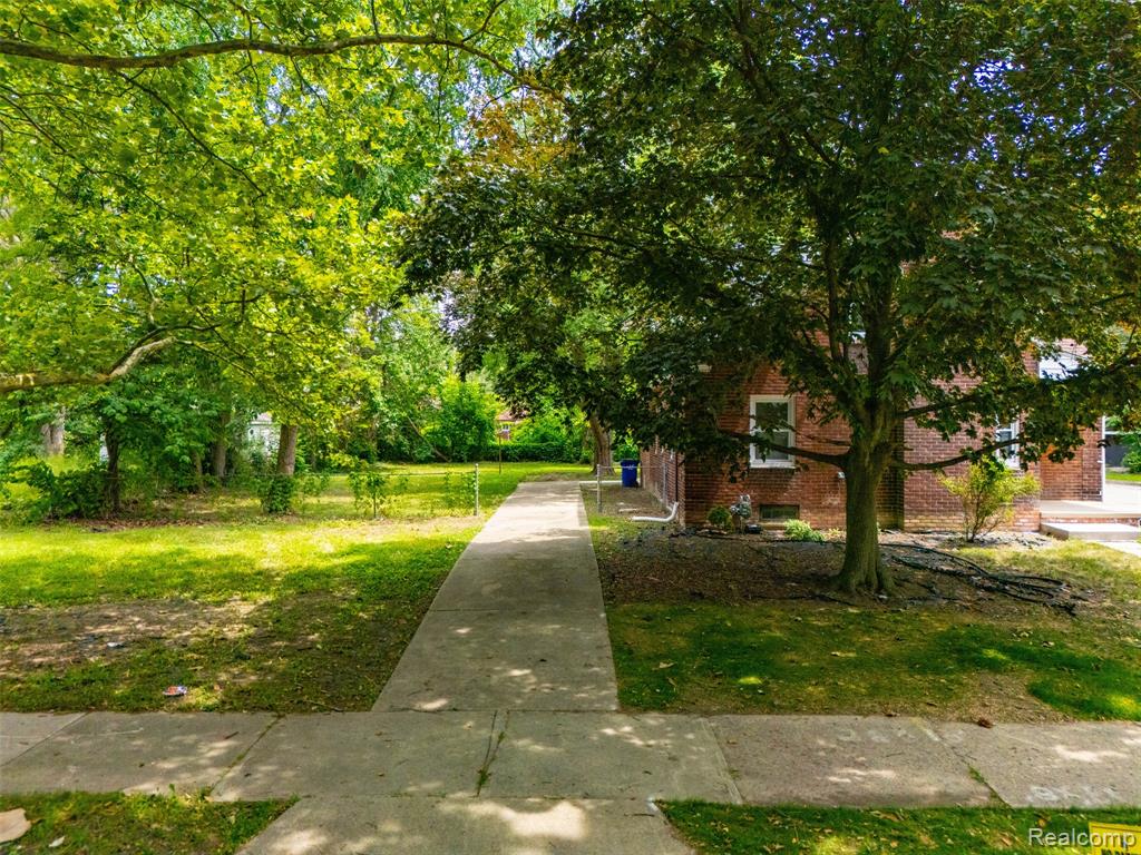 main property photo 45