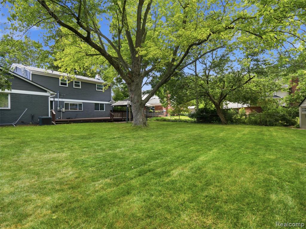 main property photo 40
