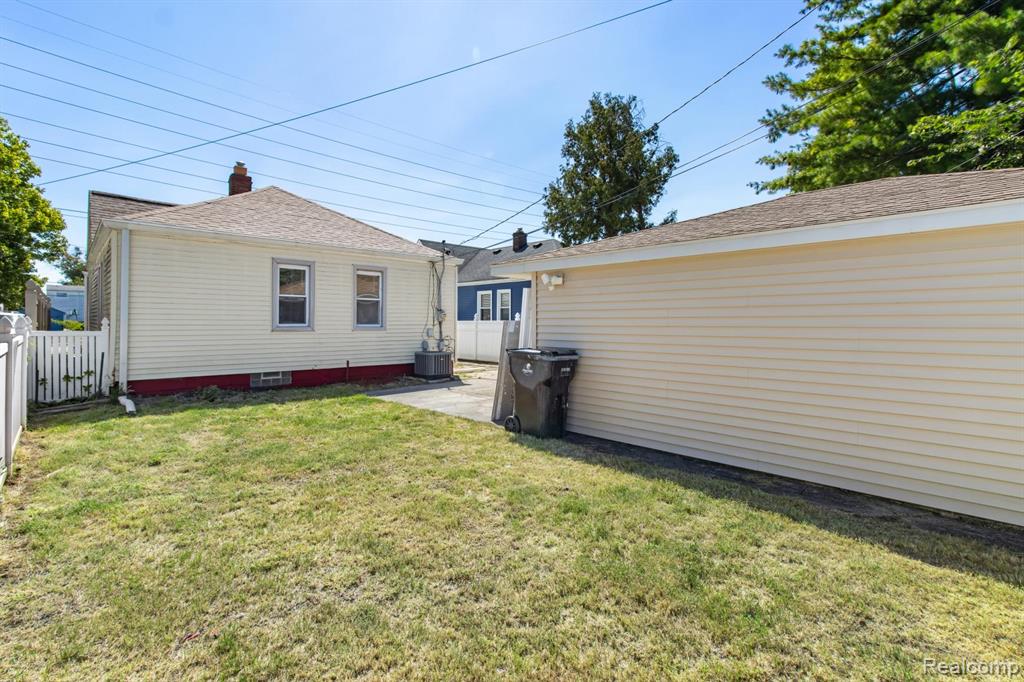 main property photo 23