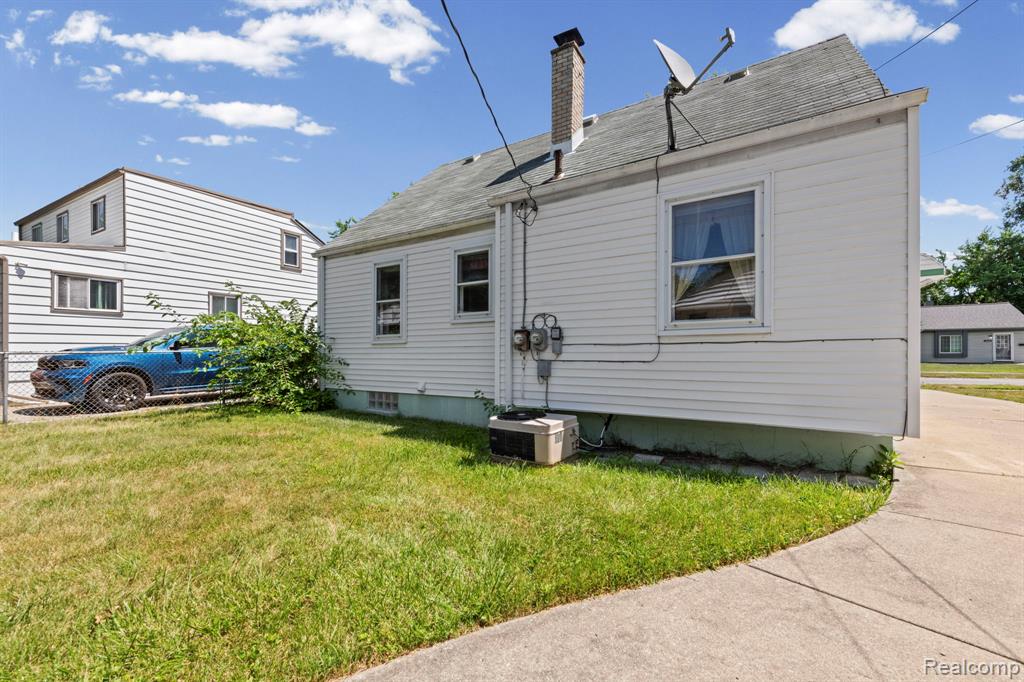 main property photo 20