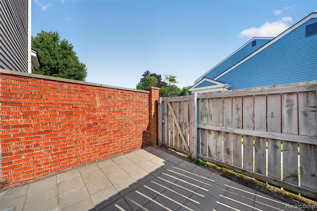 main property photo 17