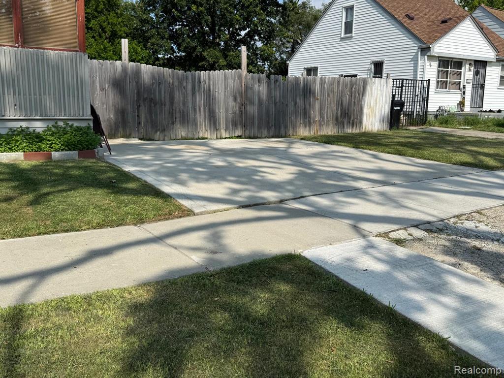 main property photo 27