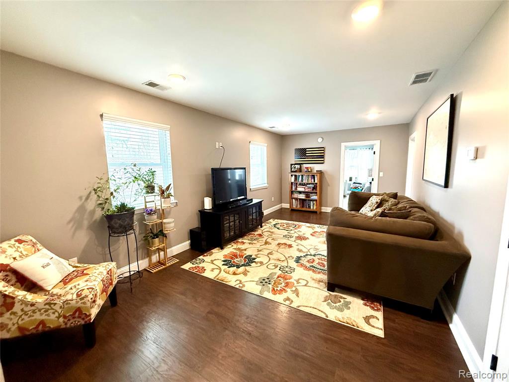 property viewer photo 26