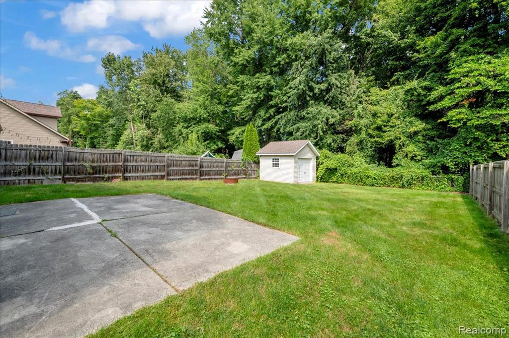 main property photo 25