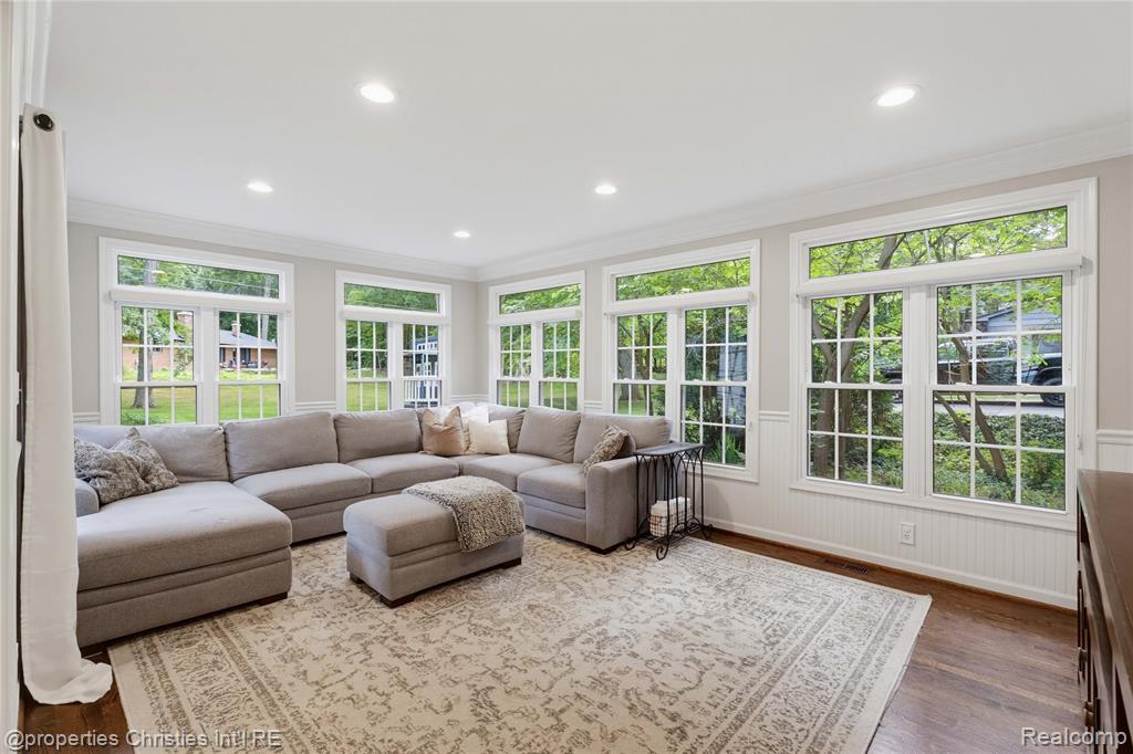 property viewer photo 25