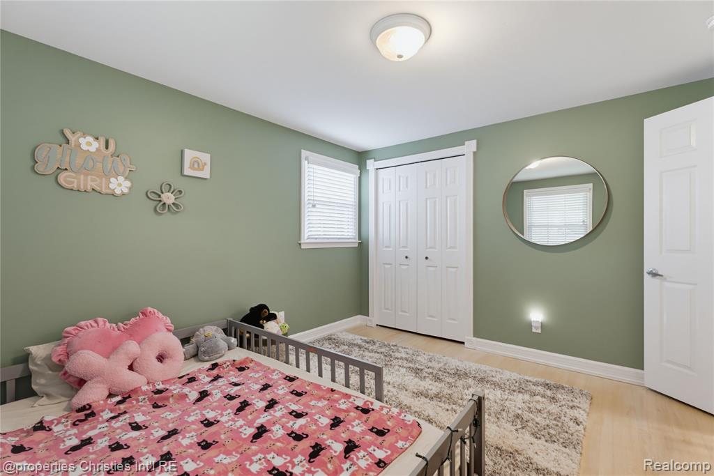 property viewer photo 38