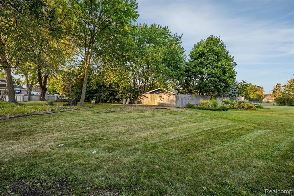 main property photo 28