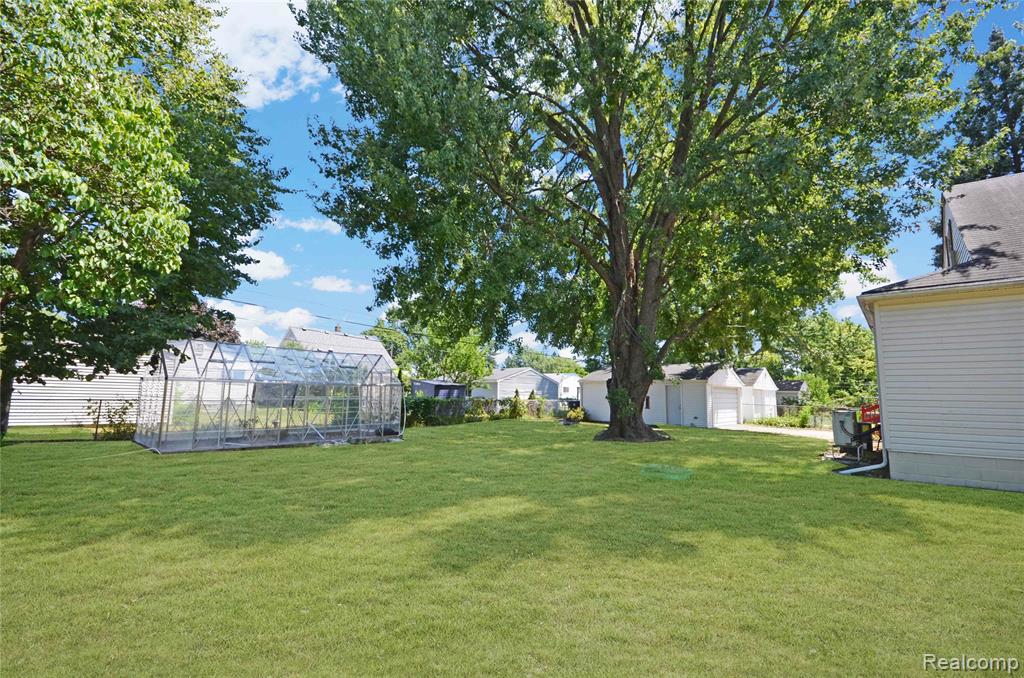 main property photo 40