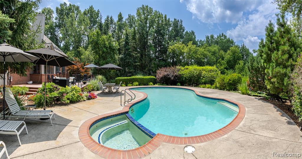 main property photo 81