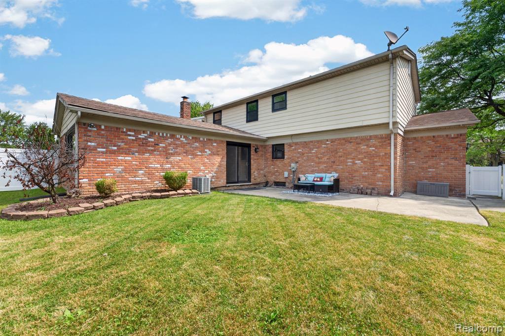 main property photo 28