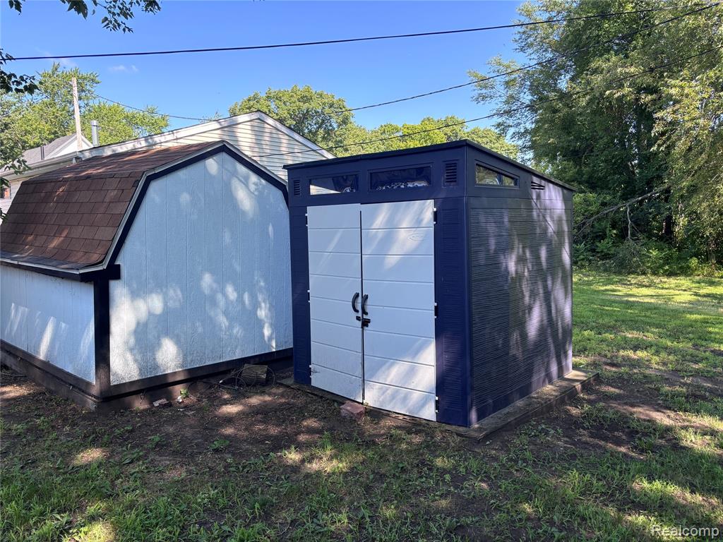 main property photo 20