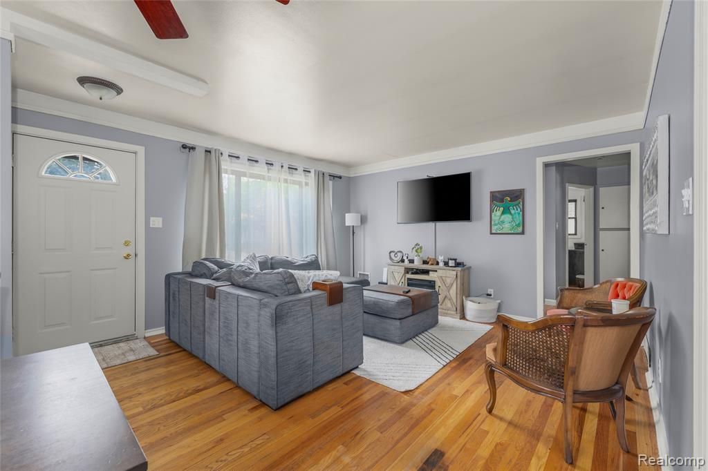 main property photo 7
